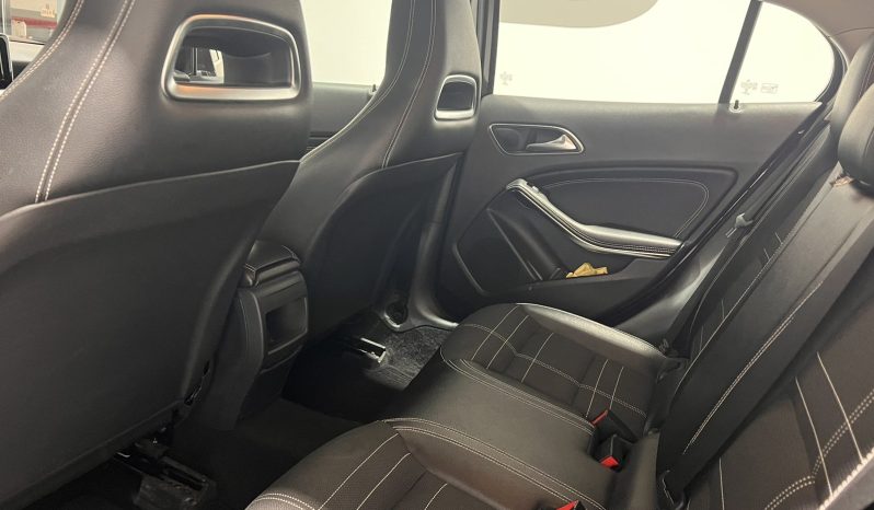 Mercedes-Benz GLA 180 d Urban 7G-DCT ’15 full