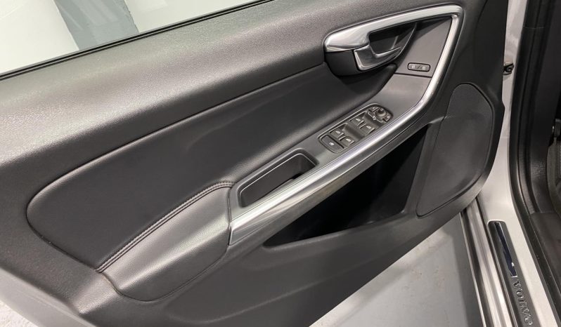 Volvo S60 MOMENTUM ’16 full