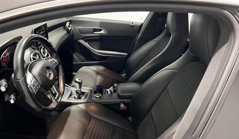 Mercedes-Benz CLA 180 AMG LINE 14 full