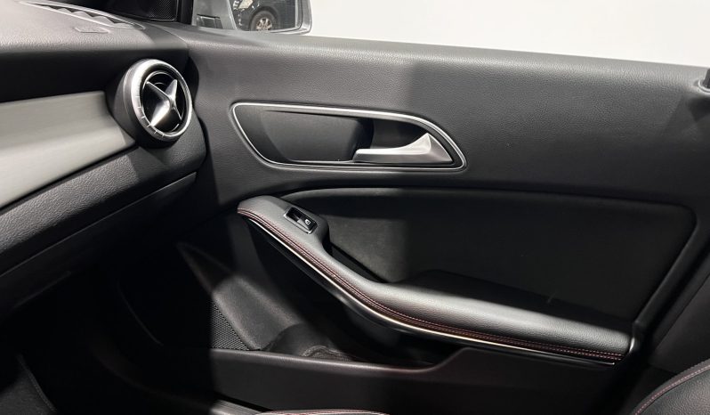 Mercedes-Benz CLA 180 AMG LINE 14 full