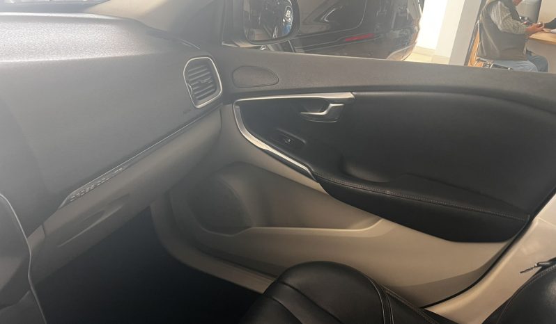 Volvo V40 2015 cross country full