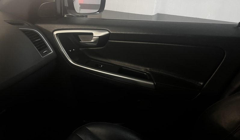 Volvo XC 60 2016 D4 MOMENTUM full