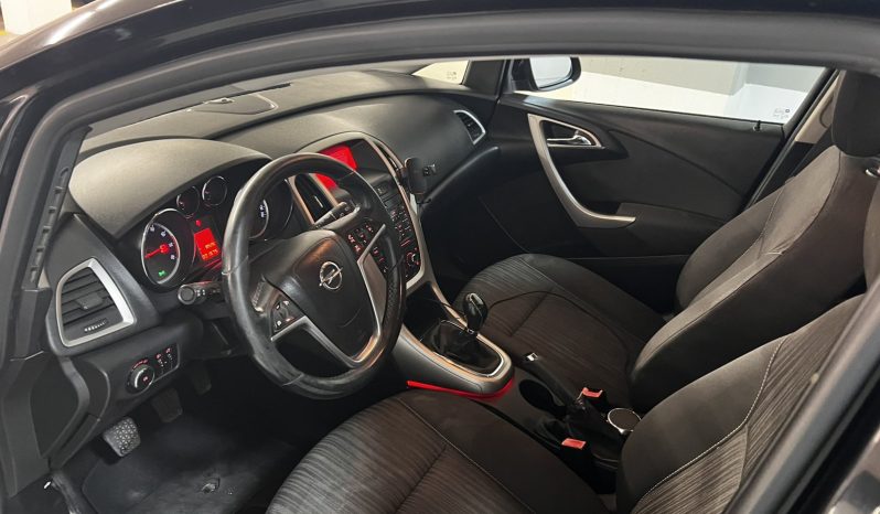 Opel Astra 2012 full