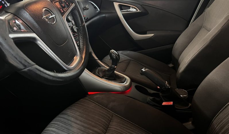 Opel Astra 2012 full