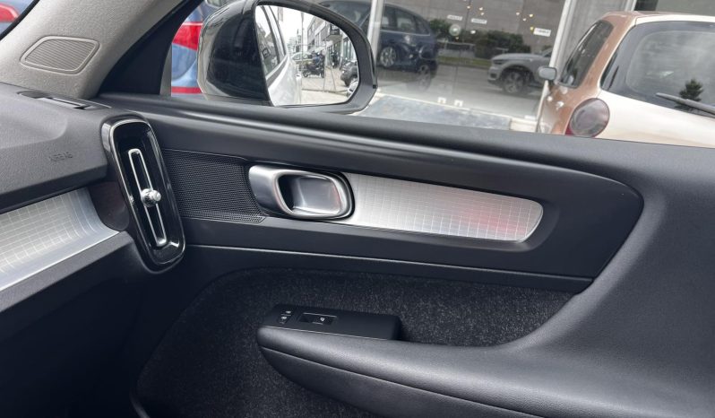 Volvo XC40 2019 T3 MOMENTUM full