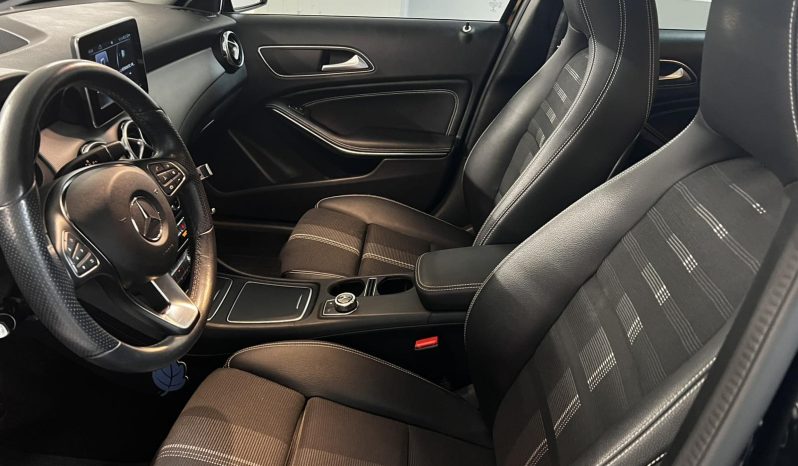 Mercedes-Benz GLA 200 2019 AMG LINE black packet full