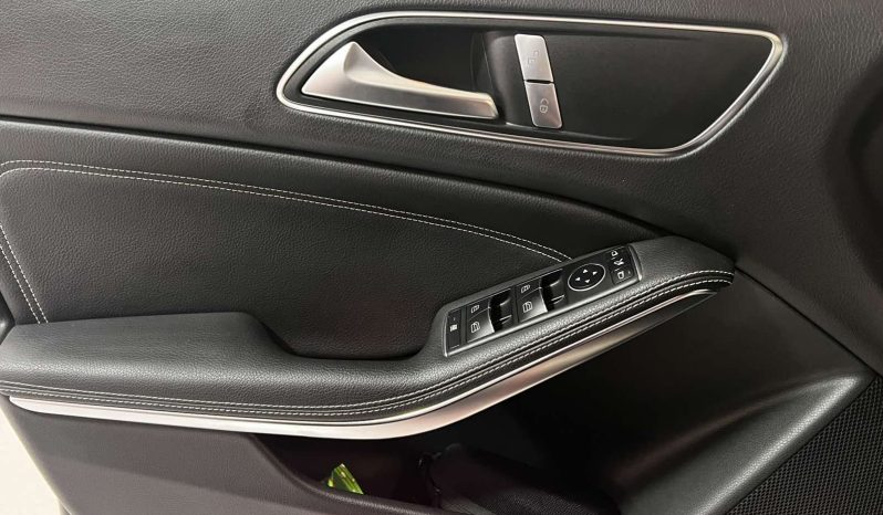 Mercedes-Benz GLA 200 2019 AMG LINE black packet full