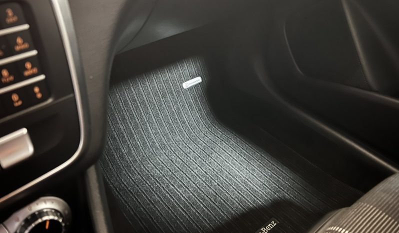 Mercedes-Benz GLA 200 2019 AMG LINE black packet full