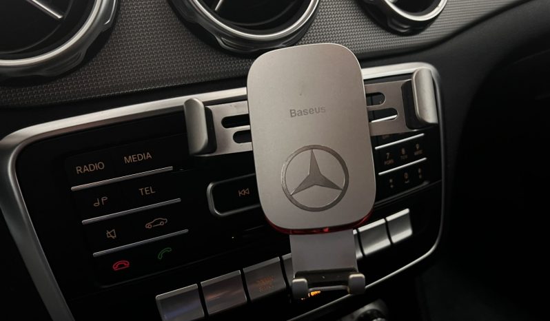 Mercedes-Benz GLA 200 2019 AMG LINE black packet full