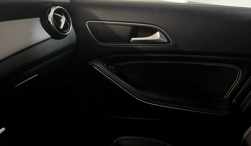 Mercedes-Benz GLA 200 2019 AMG LINE black packet full