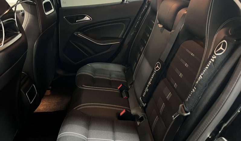 Mercedes-Benz GLA 200 2019 AMG LINE black packet full