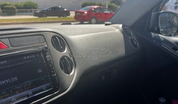 Volkswagen Tiguan 2010 full