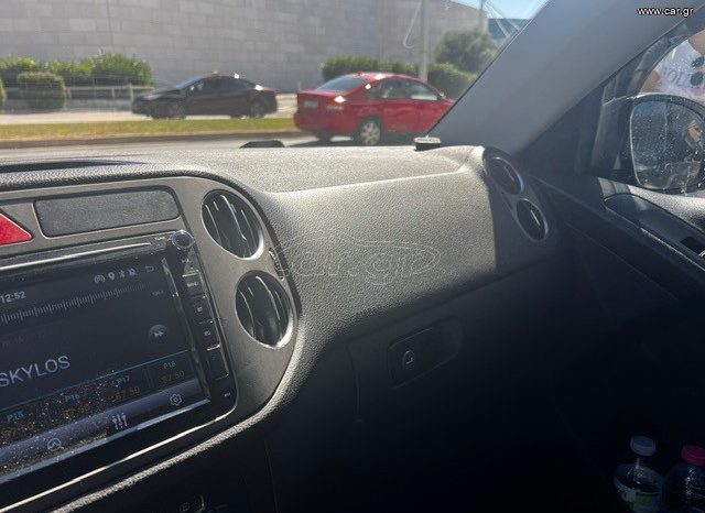 Volkswagen Tiguan 2010 full