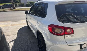 Volkswagen Tiguan 2010 full