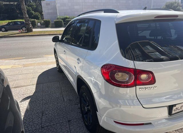Volkswagen Tiguan 2010 full