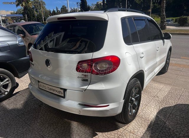 Volkswagen Tiguan 2010 full