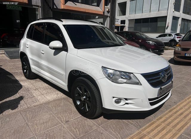 Volkswagen Tiguan 2010 full