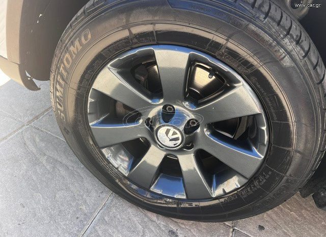 Volkswagen Tiguan 2010 full