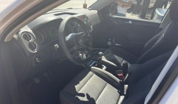 Volkswagen Tiguan 2010 full