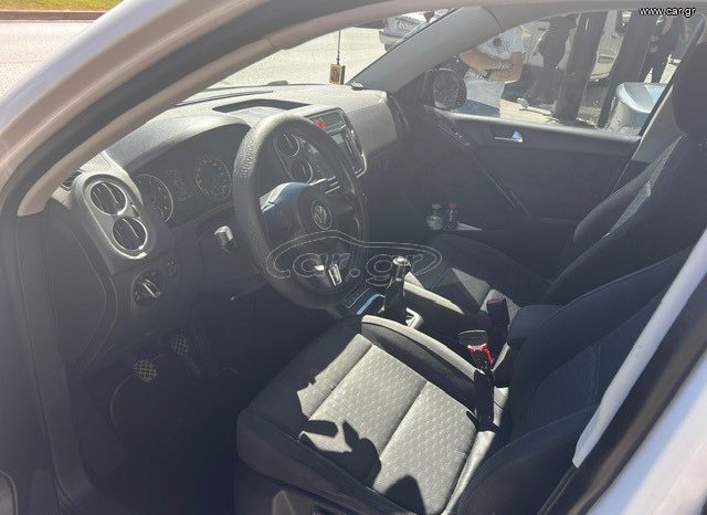 Volkswagen Tiguan 2010 full