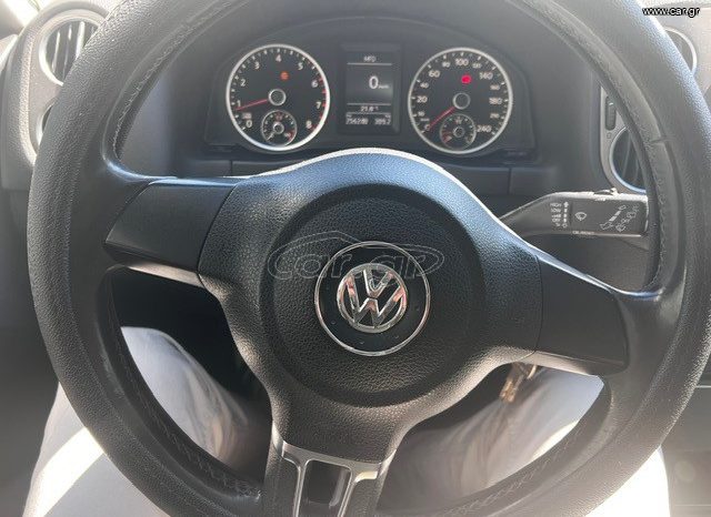 Volkswagen Tiguan 2010 full